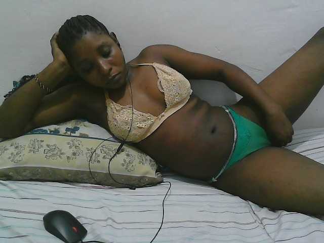 Hadijah, live now on BongaCams