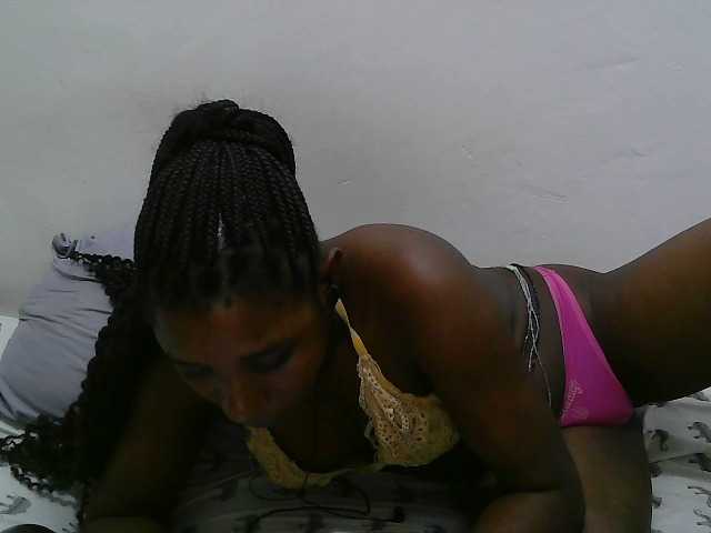 Hadijah webcam bongacams model stream image