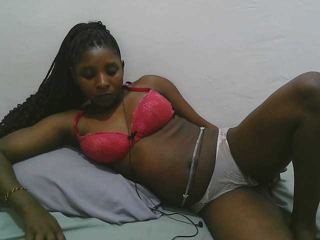 Hadijah webcam bongacams model stream image