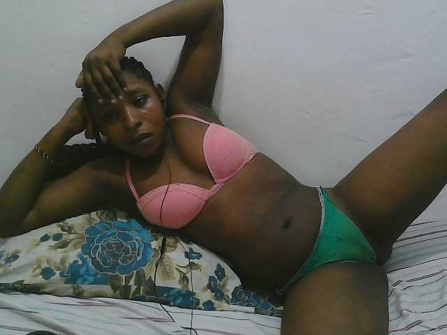 Hadijah, live now on BongaCams