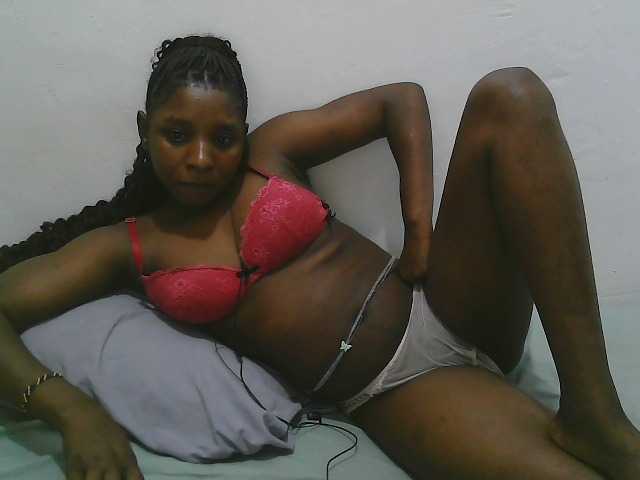Hadijah live cam on BongaCams
