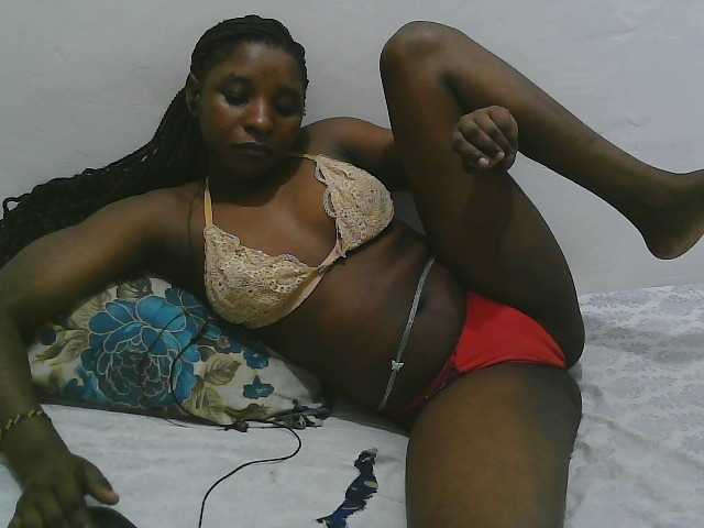Hadijah live cam on BongaCams