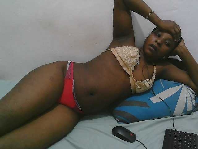 Hadijah live cam on BongaCams