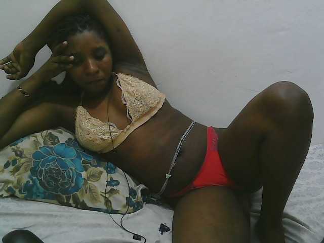 Hadijah live cam on BongaCams