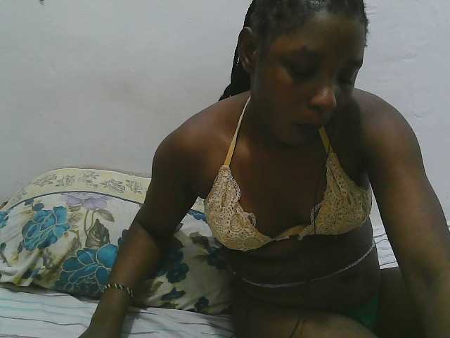 Hadijah live cam on BongaCams