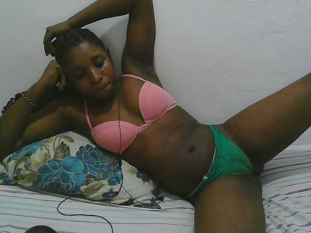 Hadijah live cam on BongaCams