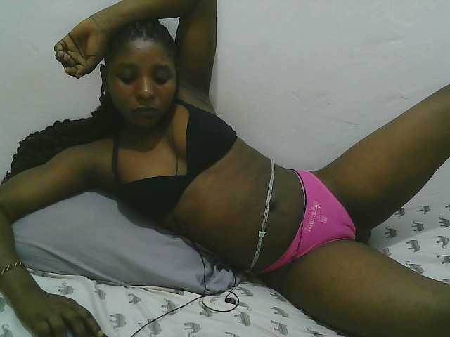 Hadijah live cam on BongaCams