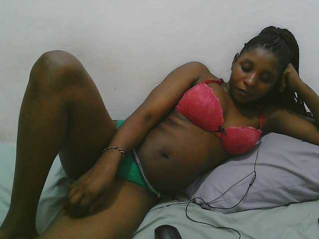 Hadijah live cam on BongaCams