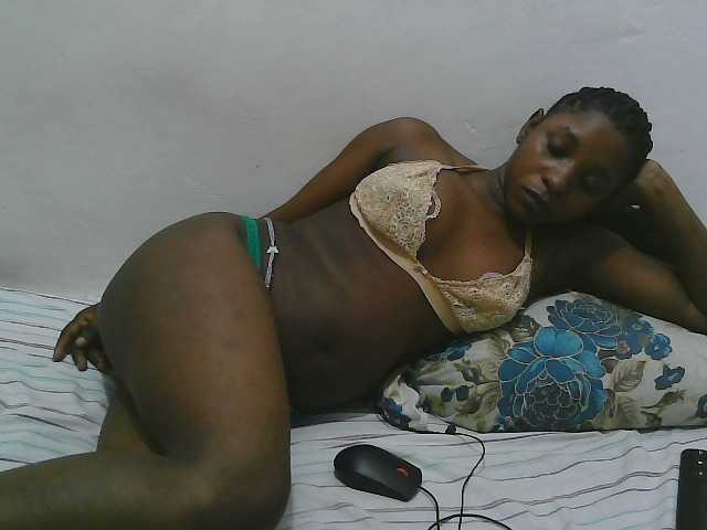 Hadijah live cam on BongaCams
