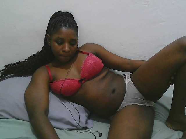 Hadijah live cam on BongaCams
