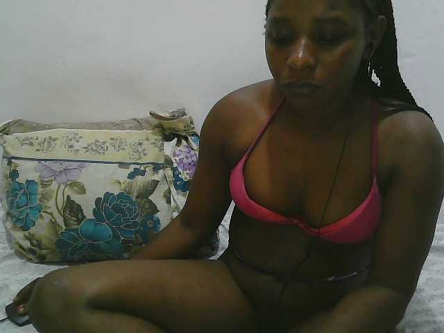 Hadijah live cam on BongaCams