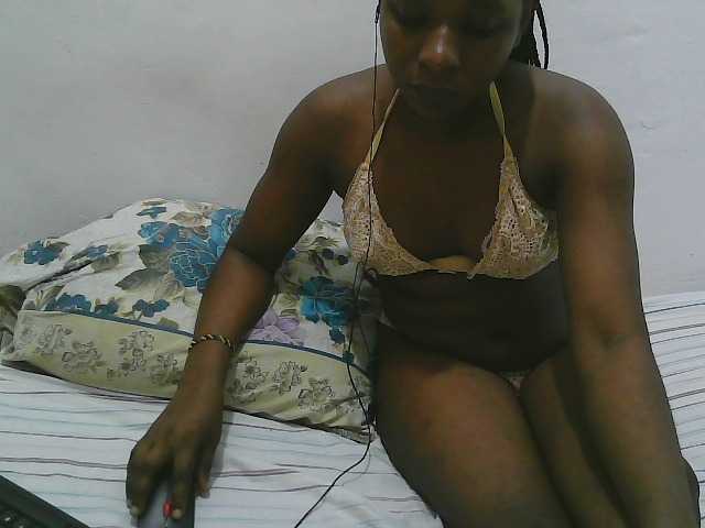 Hadijah live cam on BongaCams