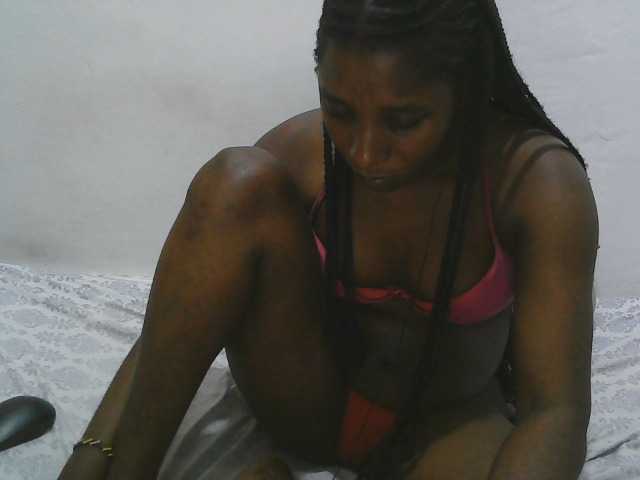 Hadijah live cam on BongaCams