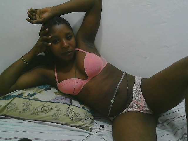 Hadijah live cam on BongaCams