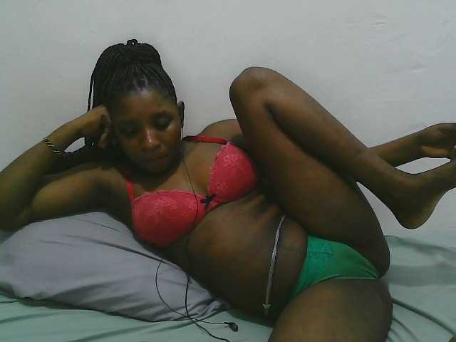 Hadijah live cam on BongaCams