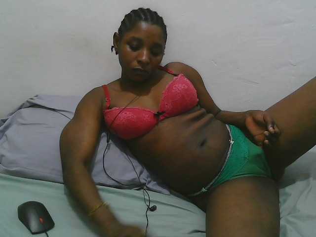 Hadijah live cam on BongaCams