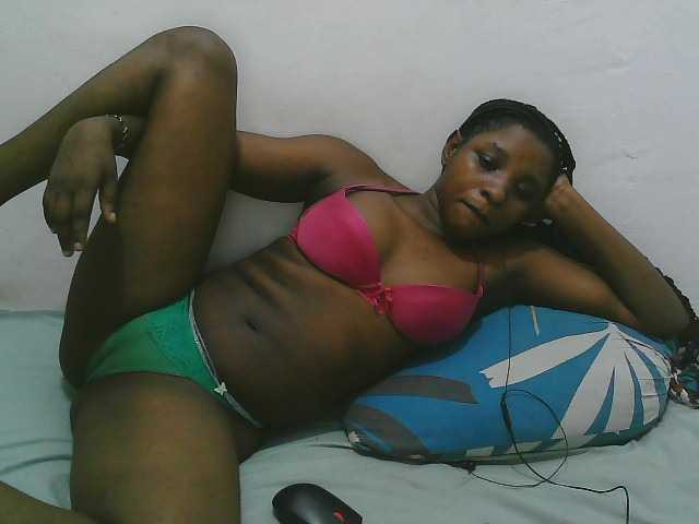 Hadijah live cam on BongaCams