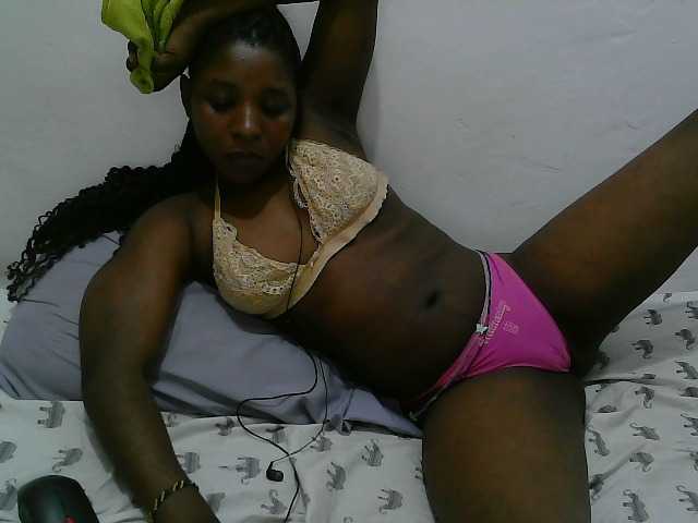 Hadijah live cam on BongaCams