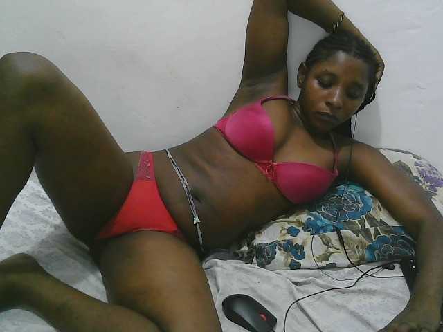 Hadijah live cam on BongaCams