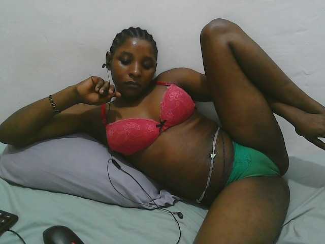 Hadijah live cam on BongaCams