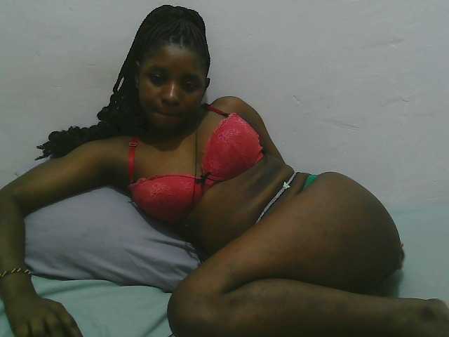 Hadijah live cam on BongaCams