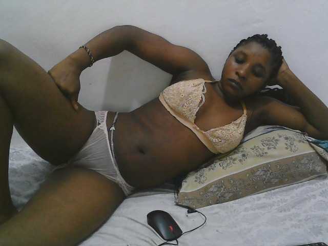 Hadijah live cam on BongaCams