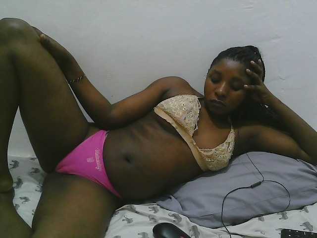 Hadijah webcam bongacams model stream image