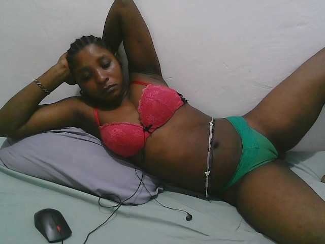 Hadijah live cam on BongaCams