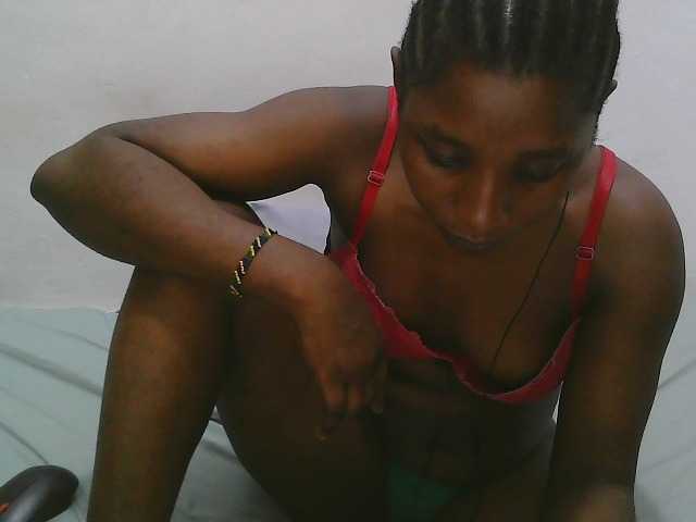 Hadijah live cam on BongaCams