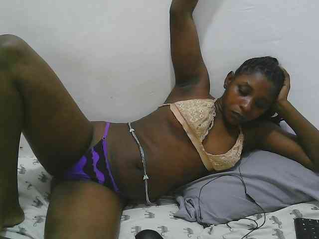 Model: Hadijah
