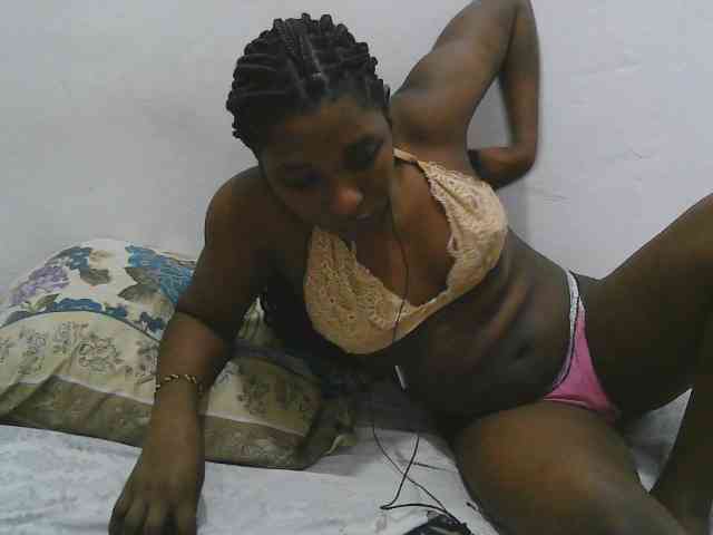 Modelo: Hadijah