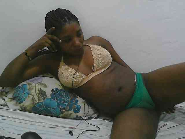 Model: Hadijah