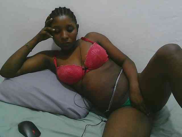 モデル: Hadijah