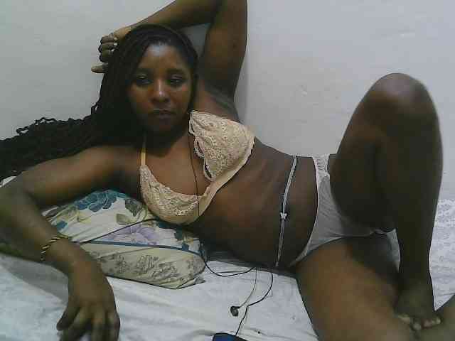 モデル: Hadijah
