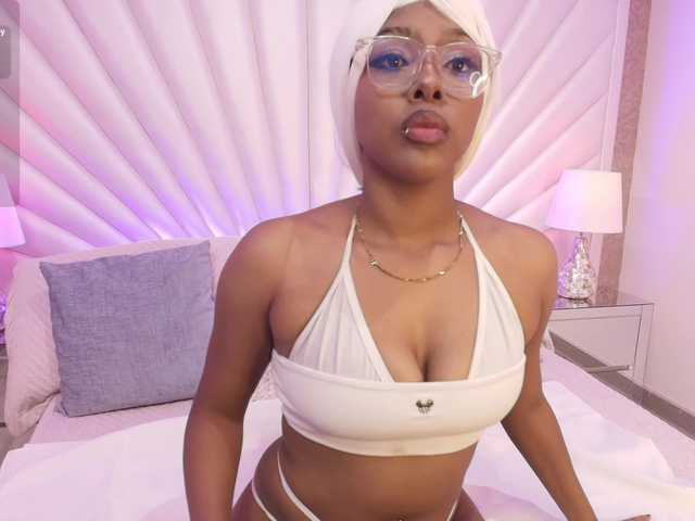 ChelsieDouce live cam on BongaCams