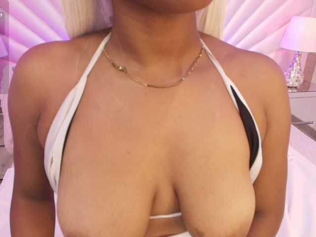 ChelsieDouce live cam on BongaCams