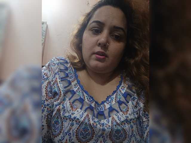 Whiterose live cam on BongaCams
