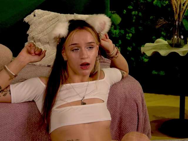 agata-cristee live cam on BongaCams
