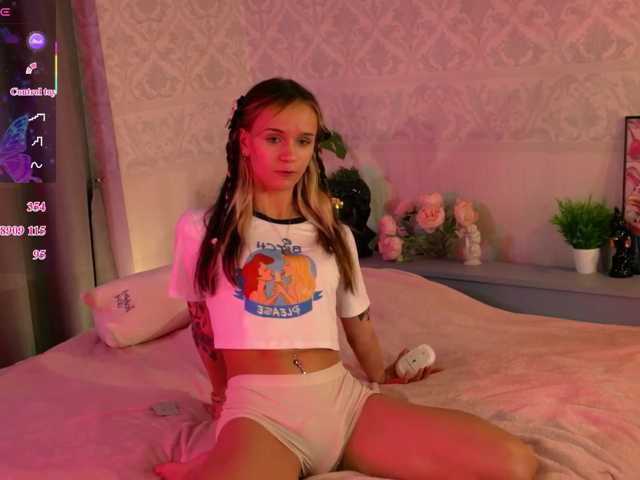 agata-cristee — live female cam