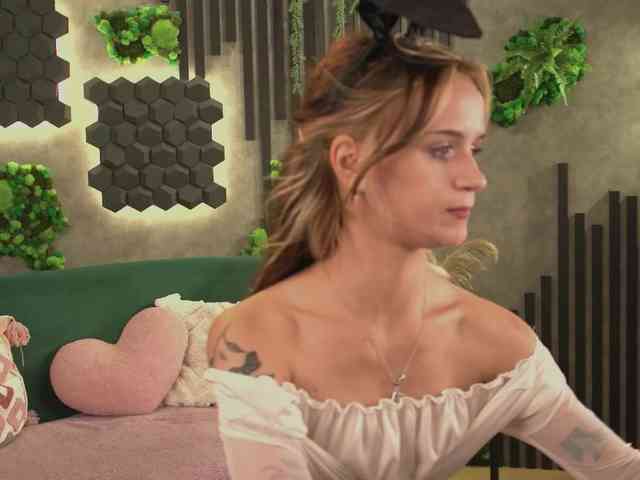 agata-cristee webcam