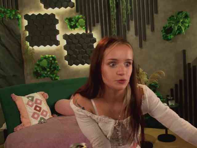Agata-cristee's cam show statistics and live stream