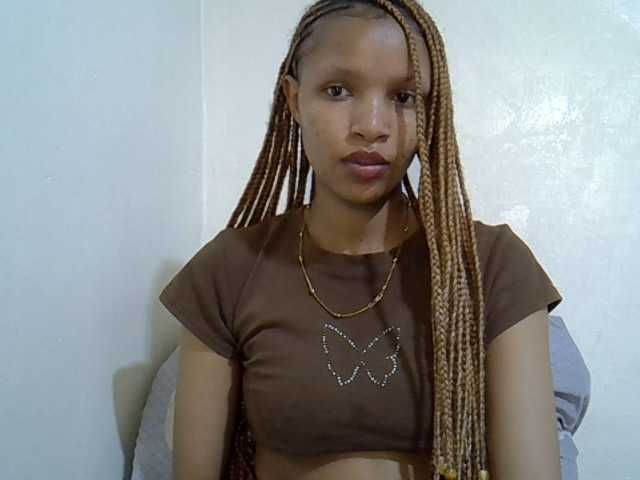 Luiza22 live cam on BongaCams
