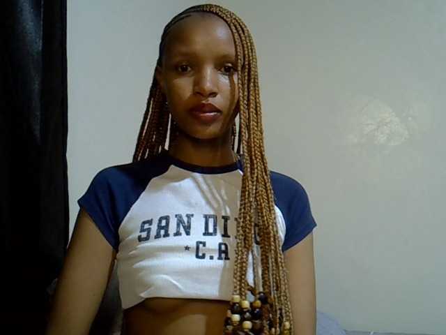 Luiza22 live cam on BongaCams