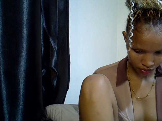 Luiza22 live cam preview