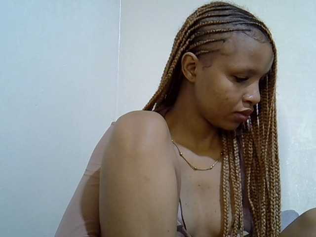 Luiza22 live cam on BongaCams