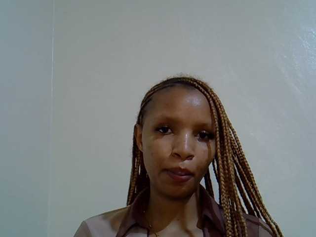 Luiza22 live cam on BongaCams