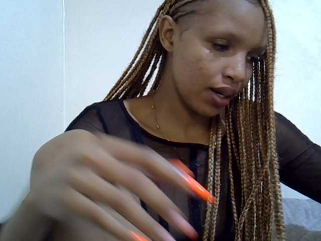 Luiza22 live cam on BongaCams