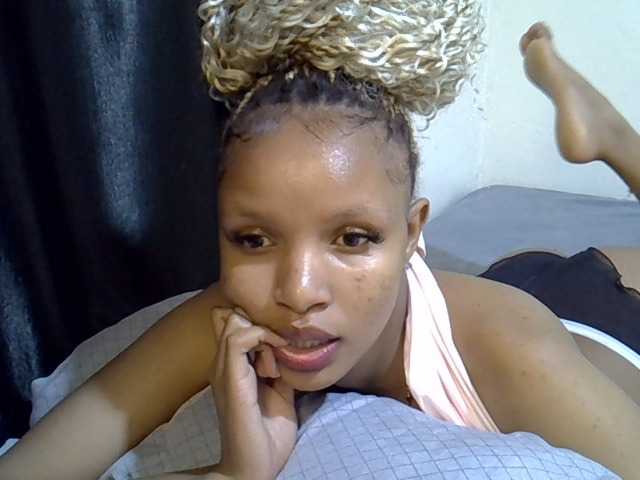 Luiza22 live cam on BongaCams