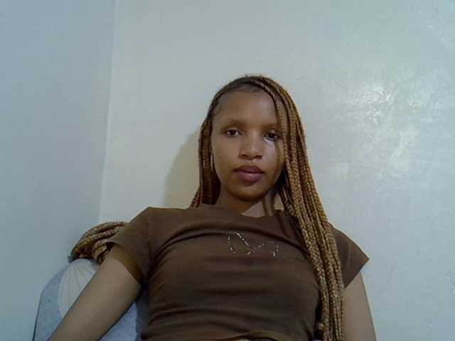 Luiza22 live cam on BongaCams