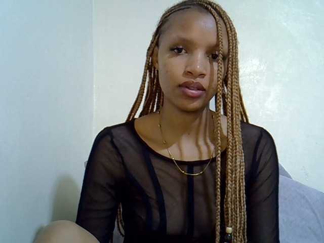 Luiza22 live cam on BongaCams
